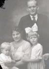 media/Gunnar_Alma_Gordon_Gunhild_Feldt_1919.jpg